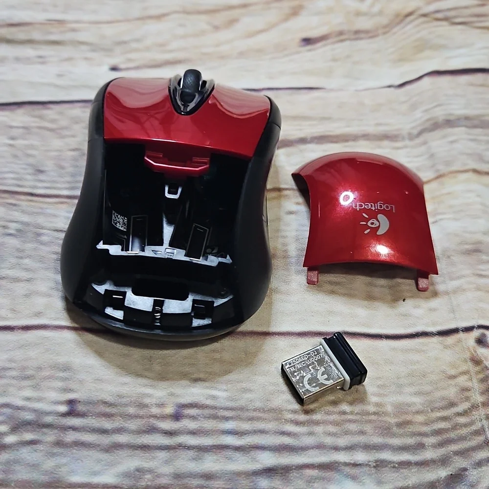 Logitech‎ Wireless Mouse M525 - Red/Black